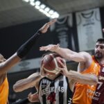 Beşiktaş, Galatasaray'ı Play-off İlk Maçında 25 Sayı Farkla Mağlup Etti