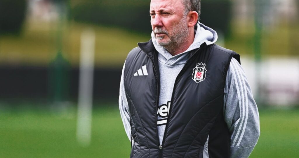 Beşiktaş'ta teknik direktör belirsizliği sonrası yönetim toplantısı yapılacak