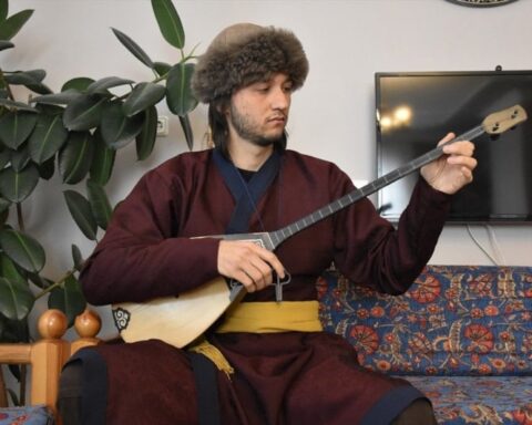 Bilecik'te Genç Müzisyen Geleneksel Türk Enstrümanlarını Yaşatıyor