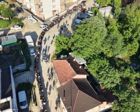 Bursa'da 60 Yıllık Bayramlaşma Geleneği Devam Ediyor