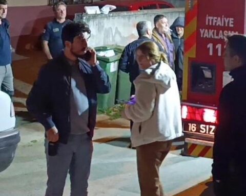 Bursa'da Eski Eşinin Evinin Camını Kırarak Yangın Çıkardı