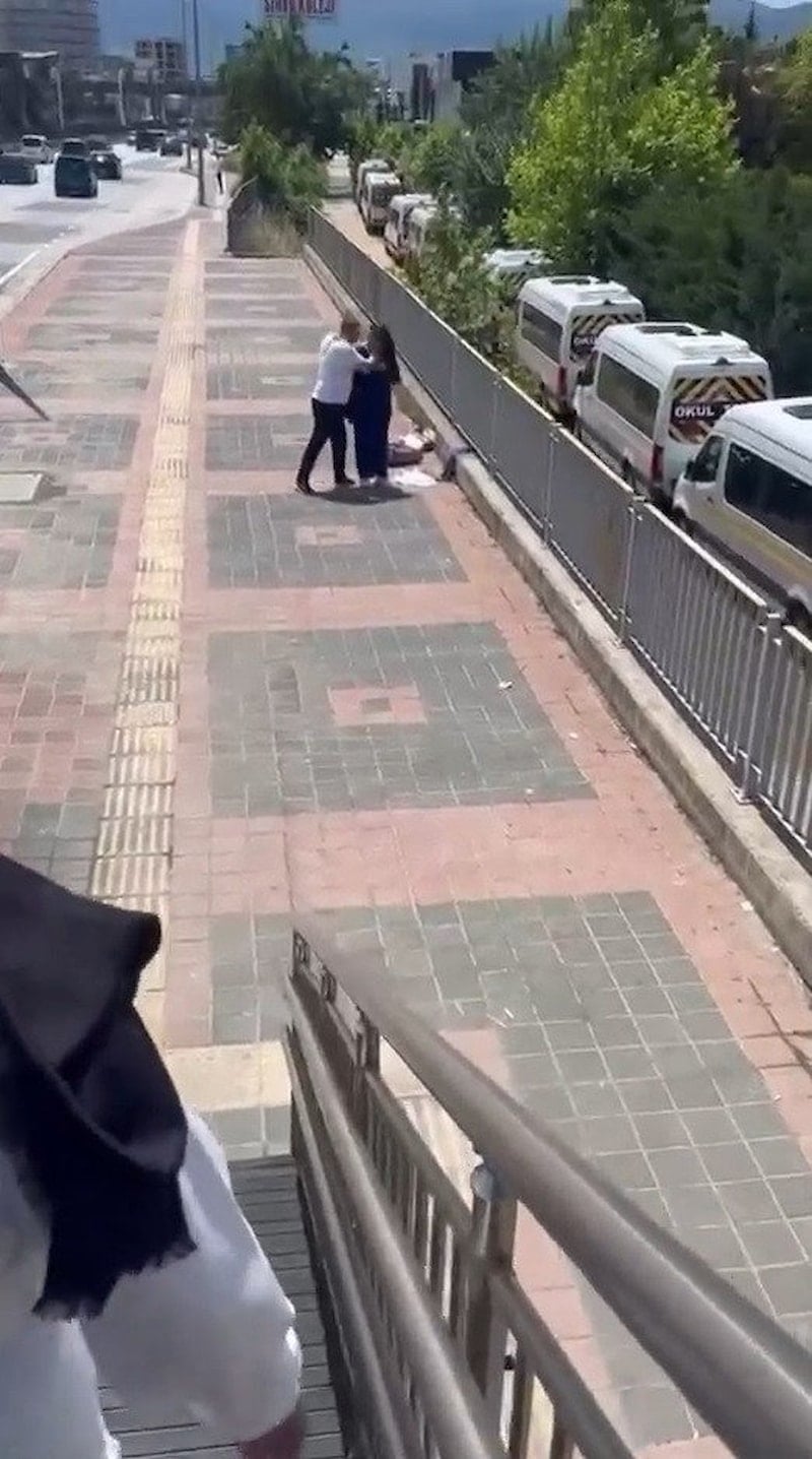 Bursa'da Kadına Şiddet Olayında Başka Bir Kadın Saldırgana Müdahale Etti