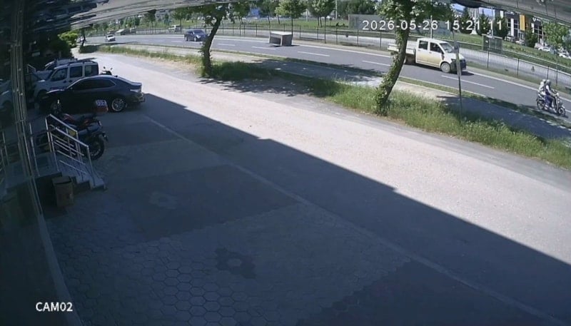 Bursa'da Kamyonetten Düşen Demir Kafes Trafikte Panik Yaratmasına Neden Oldu