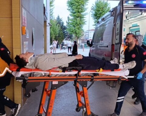 Bursa'da otomobil-motosiklet çarpışması: sürücü yaralandı