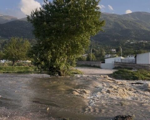 Bursa'da Şiddetli Yağmur Sonrası Köprü Çöktü, Motosiklet Sürücüsü Dereye Düştü
