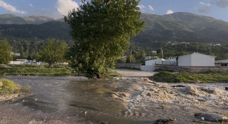 Bursa'da Şiddetli Yağmur Sonrası Köprü Çöktü, Motosiklet Sürücüsü Dereye Düştü