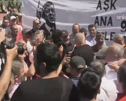 Cemal Enginyurt İzmir'de CHP'lilerle buluştu, dikkat çeken anlar yaşandı