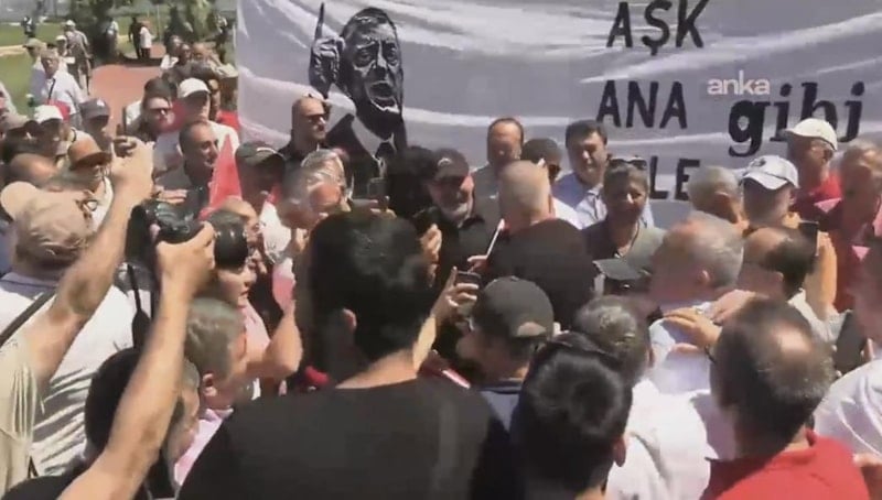 Cemal Enginyurt İzmir'de CHP'lilerle buluştu, dikkat çeken anlar yaşandı