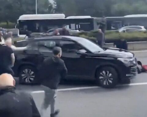 CHP Genel Merkezi'nde Araçlı Saldırı: Bir Kadın Yaralandı