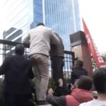 CHP Genel Merkezi'nde tahliye gerginliği ve parti içi çatışmalar sürüyor.