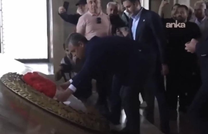 CHP Krizi Anıtkabir'de devam ediyor