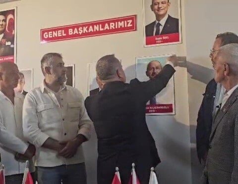 CHP'de Kriz: Kılıçdaroğlu'nun Fotoğrafı Akçakoca Parti Binasından İndirildi