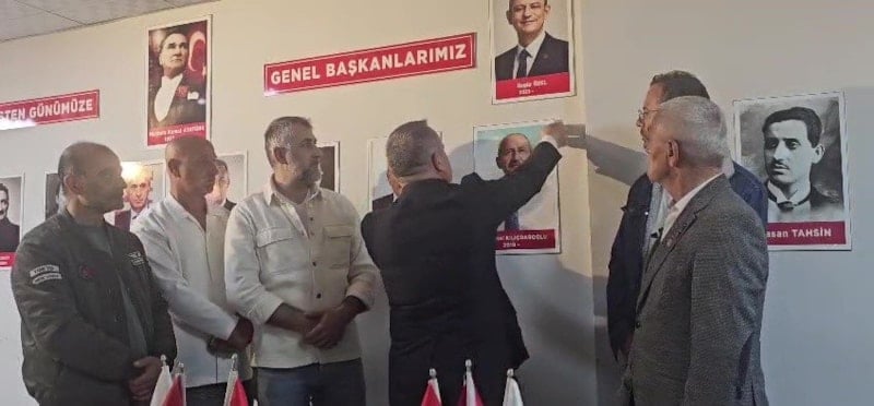 CHP'de Kriz: Kılıçdaroğlu'nun Fotoğrafı Akçakoca Parti Binasından İndirildi