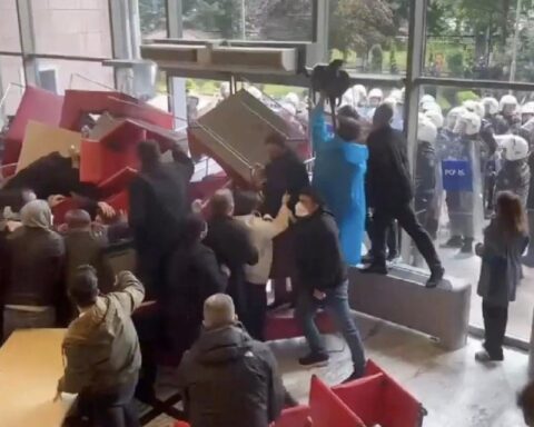 CHP'de Kurultay Tartışmaları Derinleşiyor: Kemal Kılıçdaroğlu İddiaları Yalanladı