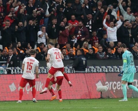 Çorum FK, Esenler Erokspor'u 2-0 yenerek Süper Lig'e yükseldi