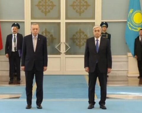 Cumhurbaşkanı Erdoğan, Kazakistan'da Türk Dünyası Zirvesi İçin Resmi Temaslarda Bulunuyor