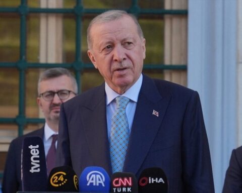 Cumhurbaşkanı Erdoğan, Kurban Bayramı'nda Camii'de Vatandaşlarla Bir Araya Geldi