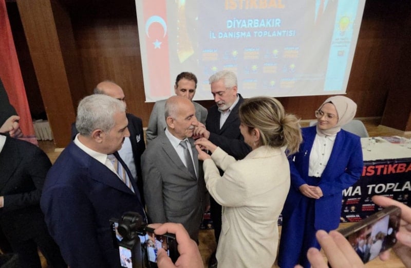 Diyarbakır’da 100 Siyasi İsim AK Parti’ye Katıldı