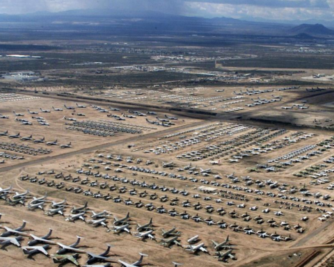 Dünyanın En Büyük Uçak Bakım Merkezi Arizona'da Faaliyet Gösteriyor