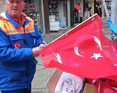 Edirne’de 1 Mayıs sonrası Türk bayraklarına gösterilen hassasiyet dikkati çekti