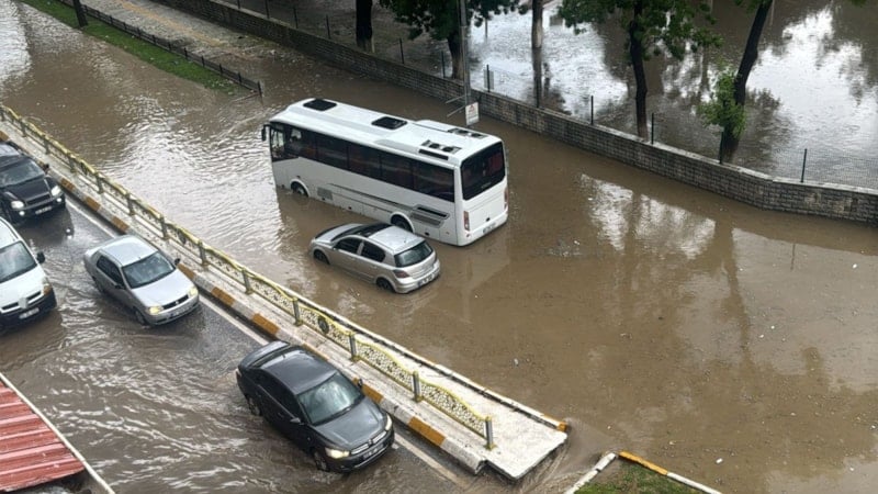 Edirne'de Sağanak Yağış ve Dolu, Hayatı Olumsuz Etkiliyor