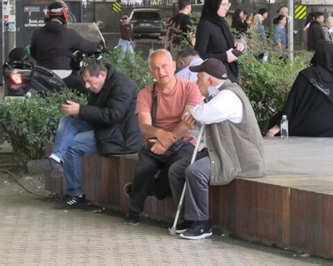 Ekonomik Kriz Bayram Sevinci Yerine Yoksulluk Getiriyor