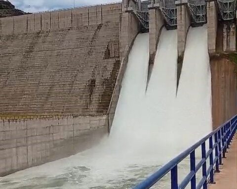 Elazığ'daki Pembelik Barajı'nda Kontrollü Su Tahliyesi Başlatıldı