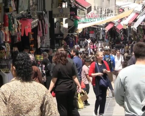 Emekliler bayramda geçim sıkıntısını hissediyor