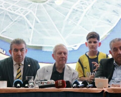 Fenerbahçe Başkan Adayı Aziz Yıldırım, İki Santraforla Prensip Anlaşmasına Vardıklarını Açıkladı
