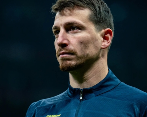 Fenerbahçe, Mert Hakan Yandaş'ın Cezasının İndirilmesi İçin TFF ile Görüşüyor