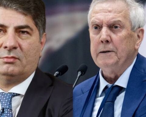Fenerbahçe’de Aziz Yıldırım’a Çekilme Teklifi İddiası Gündemi Sarstı
