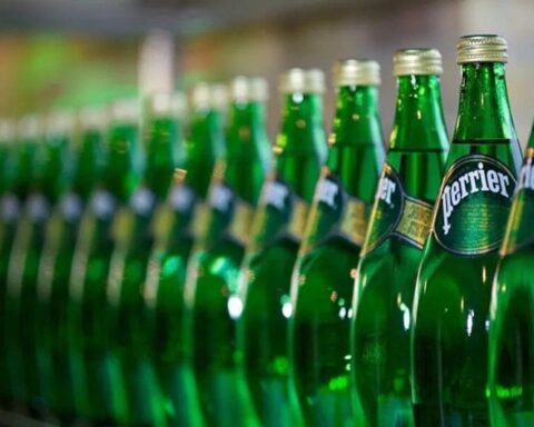 Fransa'da Nestle'ye yönelik baskınlar, Perrier'in doğal su statüsünü kaybetmesiyle sonuçlandı