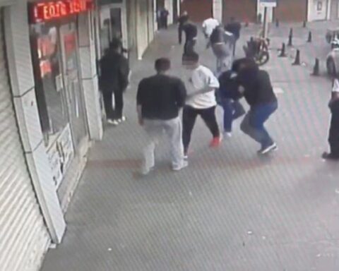Gaziantep'te Silahlı Kavga: Dört Kişi Yaralandı, Olay Güvenlik Kamerasında Kaydedildi