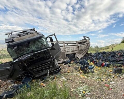 Gaziantep'te Viyadükten Düşen TIR Kazasında Üç Kişi Hayatını Kaybetti