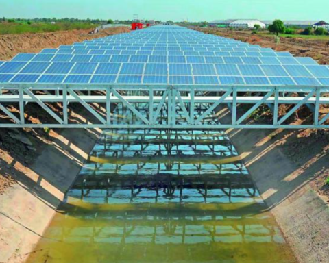 Hindistan'da su tasarrufu ve elektrik üretimi için yenilikçi güneş enerjisi projeleri