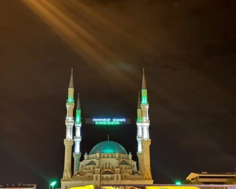 Iğdır'da Ulu Camii'nde Dijital Mahya Uygulaması Başlatıldı