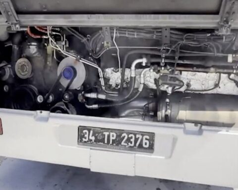 İstanbul Metrobüsünde Motor Yangını: Yolcular Zor Anlar Yaşadı