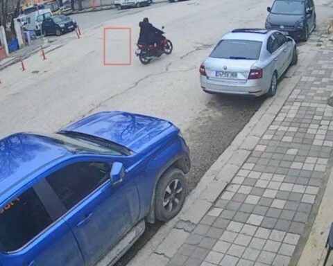 İstanbul'da Eşini Otobüs Durağında Vuran Zanlı, Önce Çelenk Göndermiş