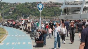 İstanbul’da Güneşli Hava, Vatandaşları Bebek Sahili’ne Çekti