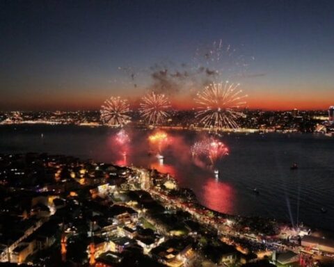 İstanbul'da Havai Fişek Gösterisiyle Kutlama Coşkusu Yaşandı