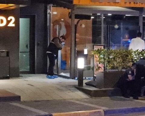 İstanbul'da Silahlı Saldırı: Yaralı Hastaneye Kaldırıldı, Saldırganlar Aranıyor