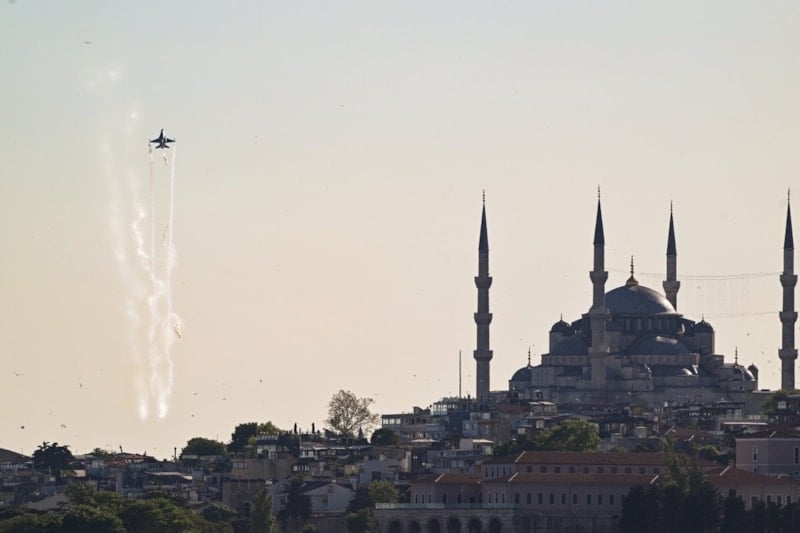 İstanbul'da SOLOTÜRK'ten Fetih Gösterisi ile Tarih Yeniden Yaşandı