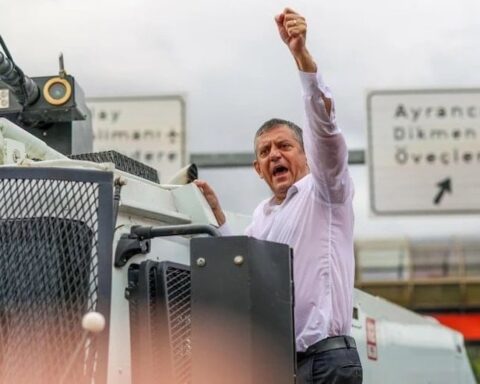 İzmir'de TOMA'ya Zarar Veren Kişi Gözaltına Alındı