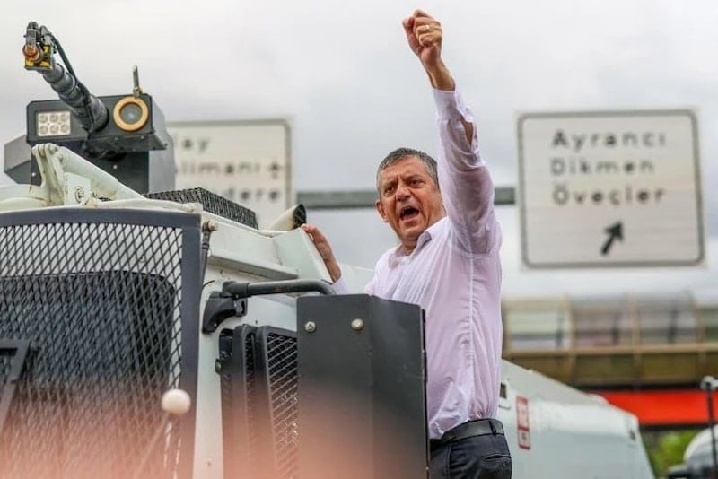 İzmir'de TOMA'ya Zarar Veren Kişi Gözaltına Alındı