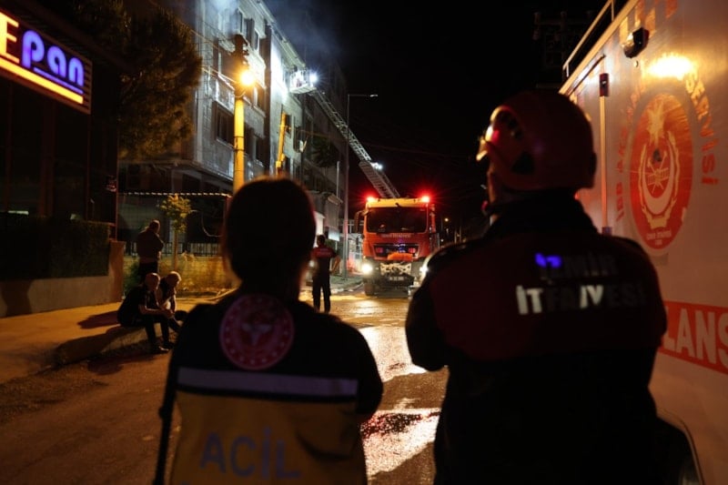 İzmir'deki Ayakkabı İmalathanesinde Yangın: Ekipler 5 Saatte Kontrolü Sağladı