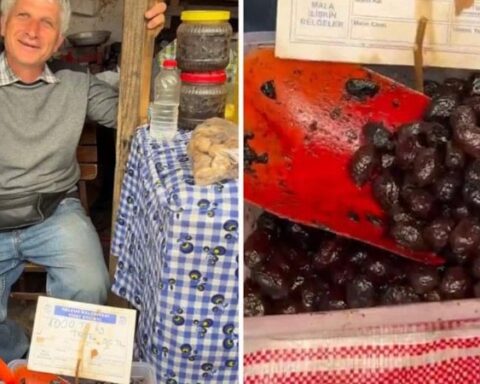 İzmir'deki Zeytin Pazarı, Fiyatlarıyla Ziyaretçileri Şaşırttı