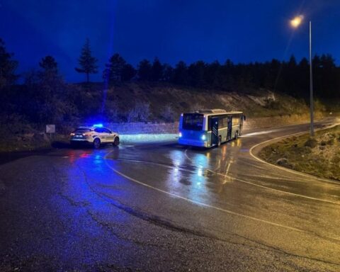 Kayseri'de Alkollü Sürücü Çaldığı Halk Otobüsüyle Kaza Yaptı
