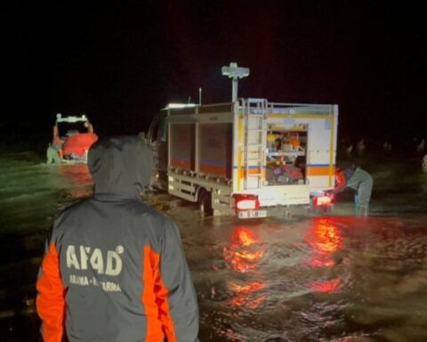 Kayseri'de Tekir Gölü'nde Mahsur Kalan Üç Genç Kurtarıldı