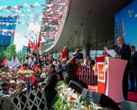 Kılıçdaroğlu'ndan Parti İçi İtiraflar ve FETÖ İmajı Üzerine Eleştiriler