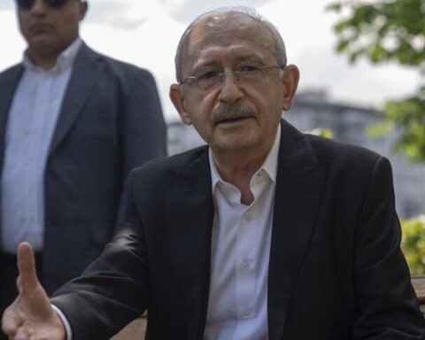 Kılıçdaroğlu’nun Halk Buluşması İçin “Kahraman Kemal” Afişleri Hazırlanıyor